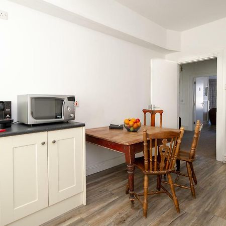 The Square Townhouse Fermoy Hotell Eksteriør bilde