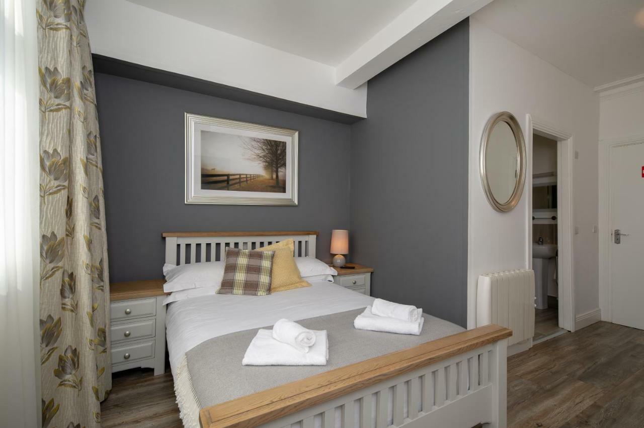 The Square Townhouse Fermoy Hotell Eksteriør bilde