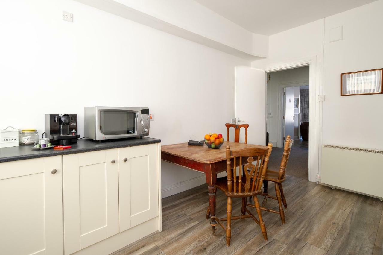 The Square Townhouse Fermoy Hotell Eksteriør bilde